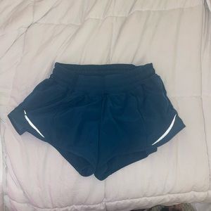 Lululemon Hotty Hot Low-Rise Lined Short 2.5” in nile blue
